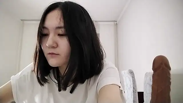 Snapshot of Lyndasilk chatting on 11/02/25, 02:19 Lyndasilk online show from 11/02/25, 02:19