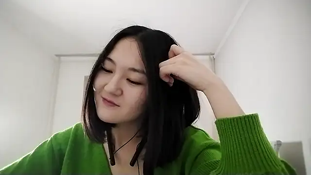 Snapshot of Lyndasilk chatting on 11/06/25, 03:13 Lyndasilk online show from 11/06/25, 03:13