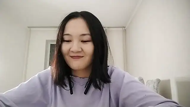 Snapshot of Lyndasilk chatting on 11/09/25, 02:15 Lyndasilk online show from 11/09/25, 02:15