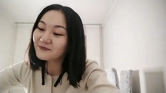 Snapshot of Lyndasilk chatting on 11/12/25, 02:17 Lyndasilk online show from 11/12/25, 02:17