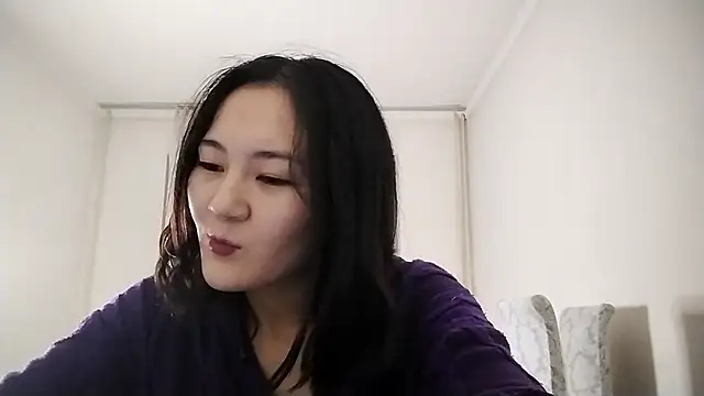 Snapshot of Lyndasilk chatting on 11/16/25, 02:11 Lyndasilk online show from 11/16/25, 02:11