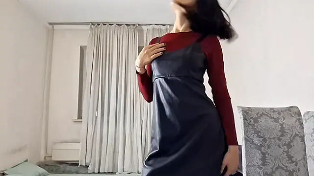 Snapshot of Lyndasilk chatting on 11/30/25, 05:06 Lyndasilk online show from 11/30/25, 05:06