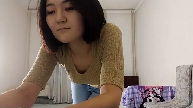 Snapshot of Lyndasilk chatting on 12/01/25, 04:23 Lyndasilk online show from 12/01/25, 04:23