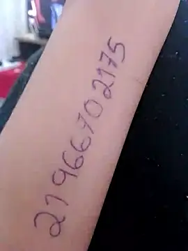 Snapshot of Camilanifeta chatting on 04/01/26, 01:23 Camilanifeta online show from 04/01/26, 01:23