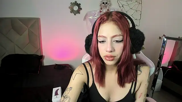 Snapshot of Vicky_Boop chatting on 10/15/25, 01:00 Vicky Boop online show from 10/15/25, 01:00