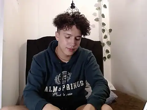 Snapshot of charly_926 chatting on 11/22/25, 08:52 charly 926 online show from 11/22/25, 08:52