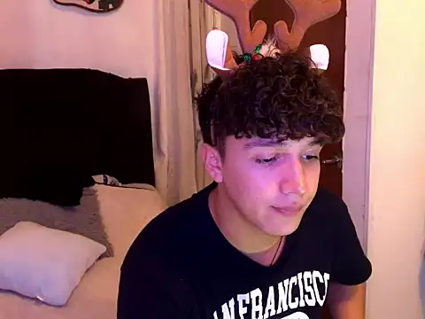 Snapshot of charly_926 chatting on 12/03/25, 09:46 charly 926 online show from 12/03/25, 09:46