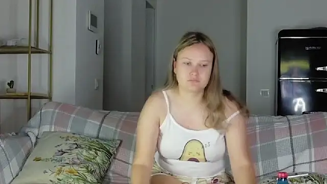 AnnaVyxen online show from 10/20/25, 04:24