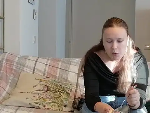 AnnaVyxen online show from 10/30/25, 06:15