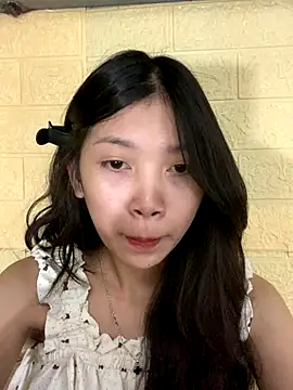 linh-lan1 online show from 10/17/25, 11:57