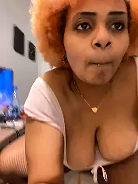 Snapshot of MaRiaSpYce chatting on 10/27/25, 01:42 MaRiaSpYce online show from 10/27/25, 01:42