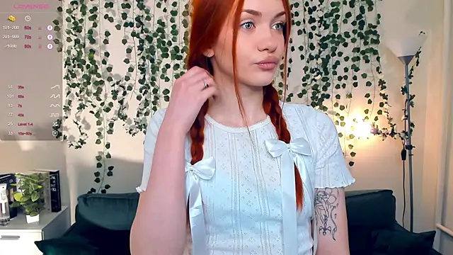 Snapshot of Foxy_blush chatting on 11/09/25, 07:45 Foxy blush online show from 11/09/25, 07:45