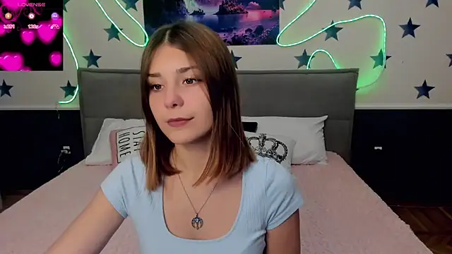 Snapshot of MargoChill chatting on 10/27/25, 02:21 MargoChill online show from 10/27/25, 02:21