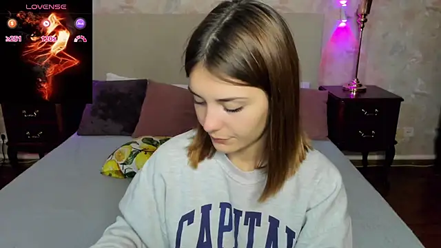 Snapshot of MargoChill chatting on 10/31/25, 02:07 MargoChill online show from 10/31/25, 02:07