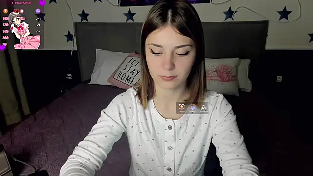 Snapshot of MargoChill chatting on 11/14/25, 02:27 MargoChill online show from 11/14/25, 02:27