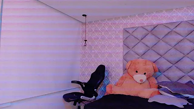 CARO ADAMS1 online show from 12/23/25, 10:13