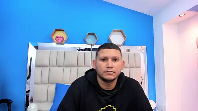 Snapshot of catalina_and_jhon chatting on 10/21/25, 12:28 catalina and jhon online show from 10/21/25, 12:28