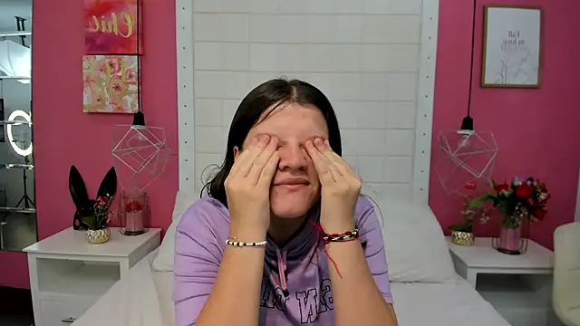 mia sweetie0 online show from 12/03/25, 12:14