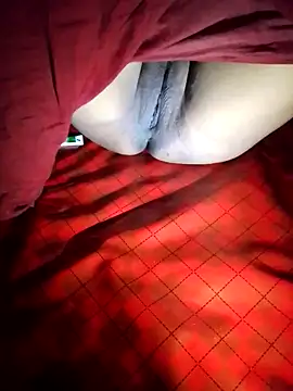 Housewife8ol online show from 10/12/25, 04:50