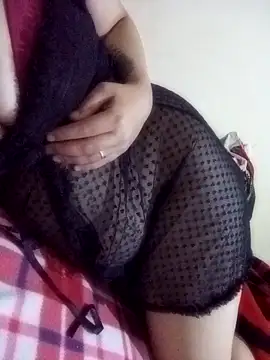 Mia-mrocia online show from 10/24/25, 11:23