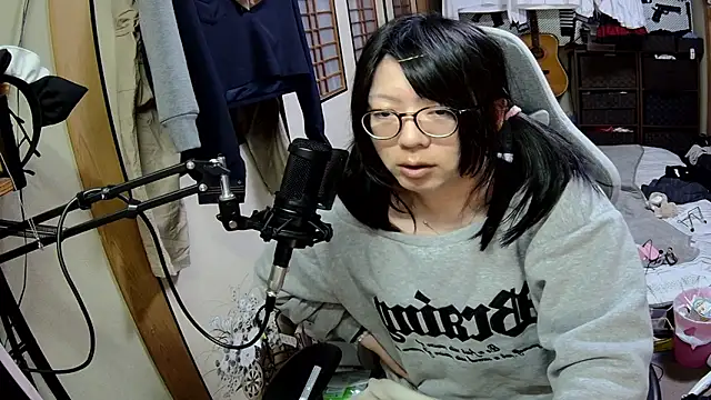 Snapshot of harinyanxxx chatting on 02/25/26, 03:43 harinyanxxx online show from 02/25/26, 03:43