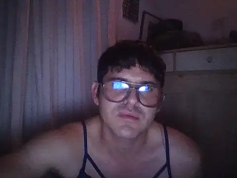 Snapshot of Dariusbi chatting on 11/15/25, 03:04 Dariusbi online show from 11/15/25, 03:04