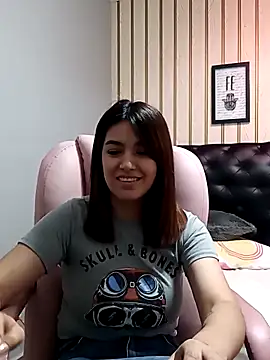 Snapshot of 1evelinewood chatting on 02/08/26, 12:58 1evelinewood online show from 02/08/26, 12:58