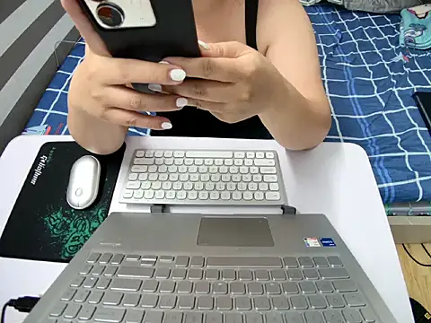 Hanna Mina online show from 11/02/25, 01:52