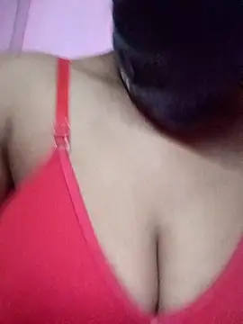 pooj2345 online show from 10/13/25, 10:48