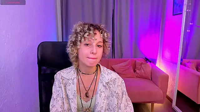 Mary Wahlberg online show from 10/13/25, 06:02