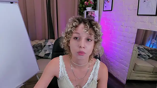 Mary Wahlberg online show from 10/24/25, 05:37