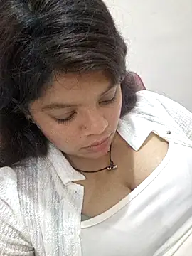 Snapshot of kajal77715 chatting on 10/22/25, 03:34 kajal77715 online show from 10/22/25, 03:34