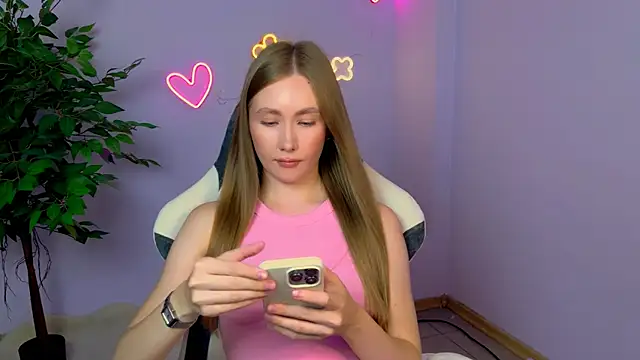 Snapshot of EllyColins chatting on 07/10/26, 03:55 EllyColins online show from 07/10/26, 03:55