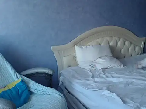 LuckyLisa23 online show from 10/15/25, 09:42