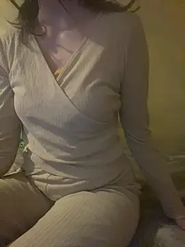 Snapshot of KittieCreme chatting on 02/10/26, 03:16 KittieCreme online show from 02/10/26, 03:16