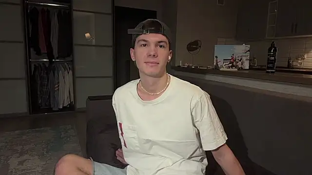 Jeremy1Scott online show from 11/12/25, 03:18