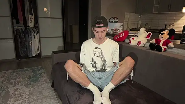 Jeremy1Scott online show from 11/16/25, 03:34