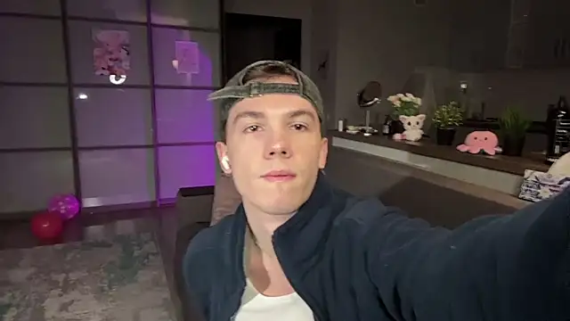 Jeremy1Scott online show from 11/25/25, 03:28