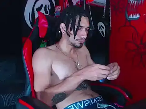 Snapshot of Monsterdominationx chatting on 10/14/25, 06:47 Monsterdominationx online show from 10/14/25, 06:47