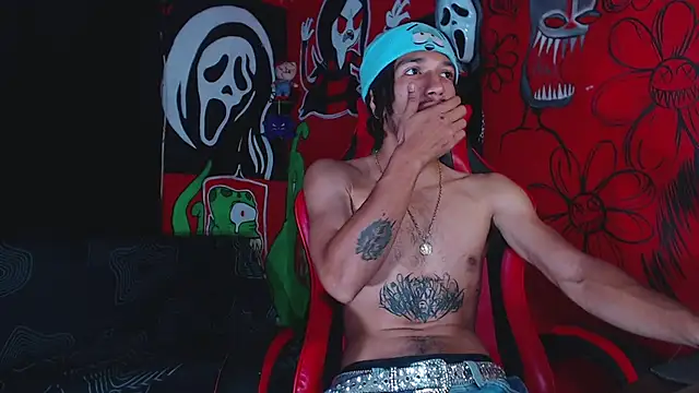 Snapshot of Monsterdominationx chatting on 11/06/25, 08:15 Monsterdominationx online show from 11/06/25, 08:15