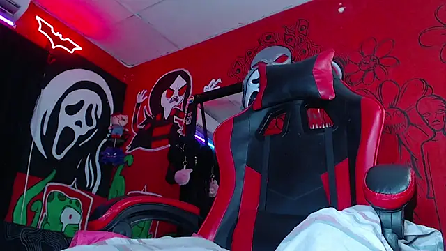 Snapshot of Monsterdominationx chatting on 11/10/25, 12:20 Monsterdominationx online show from 11/10/25, 12:20