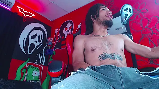 Snapshot of Monsterdominationx chatting on 12/15/25, 01:15 Monsterdominationx online show from 12/15/25, 01:15