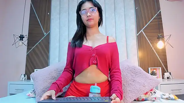 Mariana-Torres online show from 11/08/25, 12:27