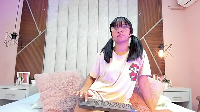 Mariana-Torres online show from 12/04/25, 12:25