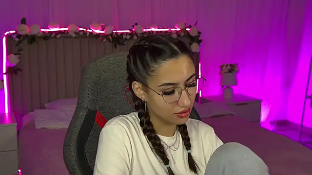 RebeckaThornton online show from 11/16/25, 11:49