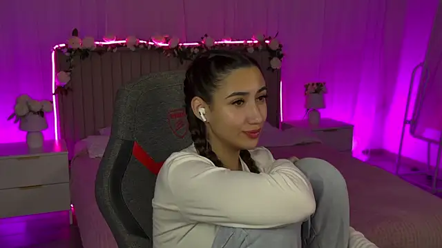 RebeckaThornton online show from 11/16/25, 11:54