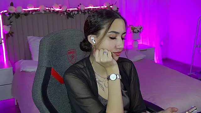 RebeckaThornton online show from 12/17/25, 07:47