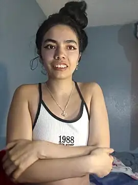Snapshot of Sofia_Rodriguez8 chatting on 10/15/25, 09:42 Sofia Rodriguez8 online show from 10/15/25, 09:42