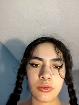 Snapshot of Sofia_Rodriguez8 chatting on 10/17/25, 09:23 Sofia Rodriguez8 online show from 10/17/25, 09:23