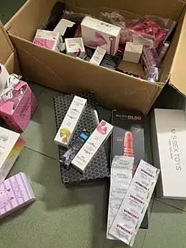 Snapshot of thienchi_lingeries1995 chatting on 10/24/25, 06:37 thienchi lingeries1995 online show from 10/24/25, 06:37